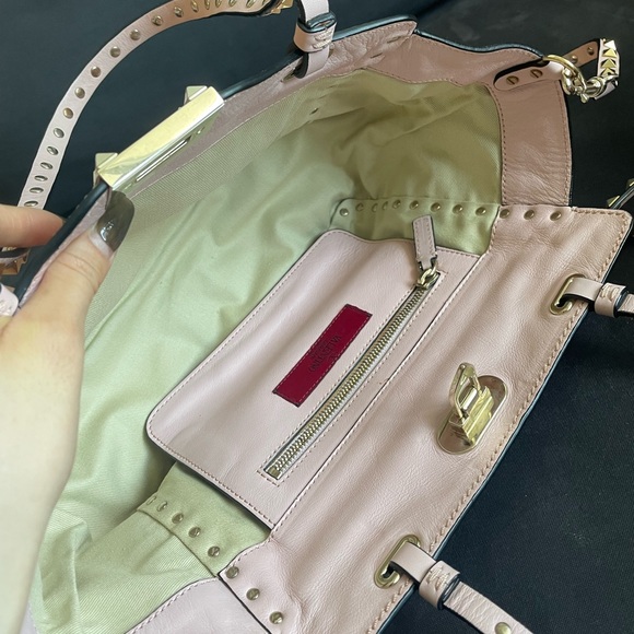 Valentino Garavani SMALL PINK GRAIN CALFSKIN LEATHER ROCKSTUD BAG - Picture 4 of 5